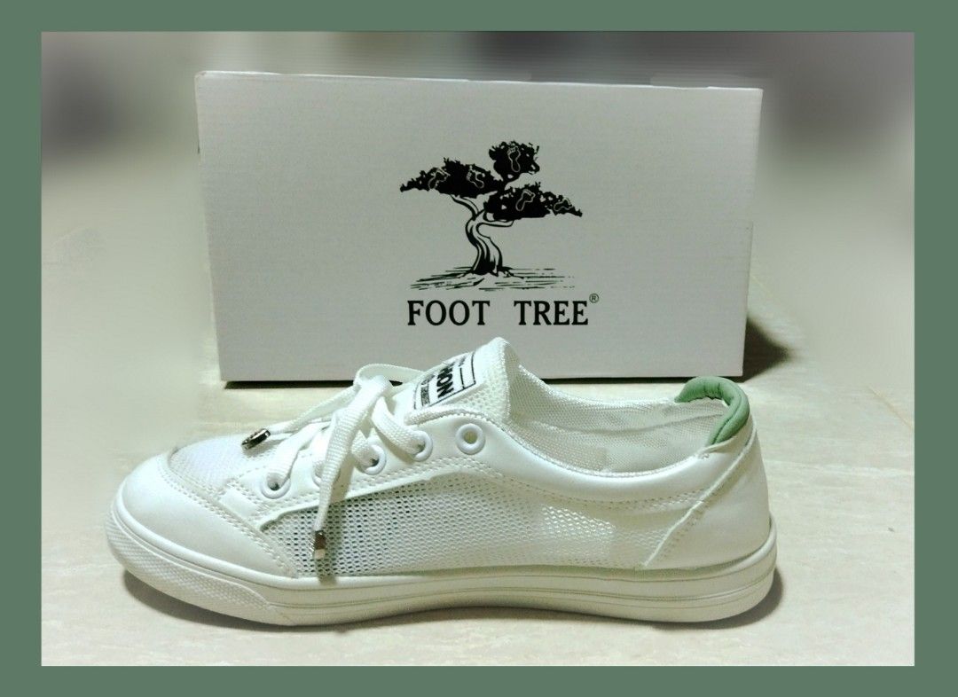 White sales sneakers trending