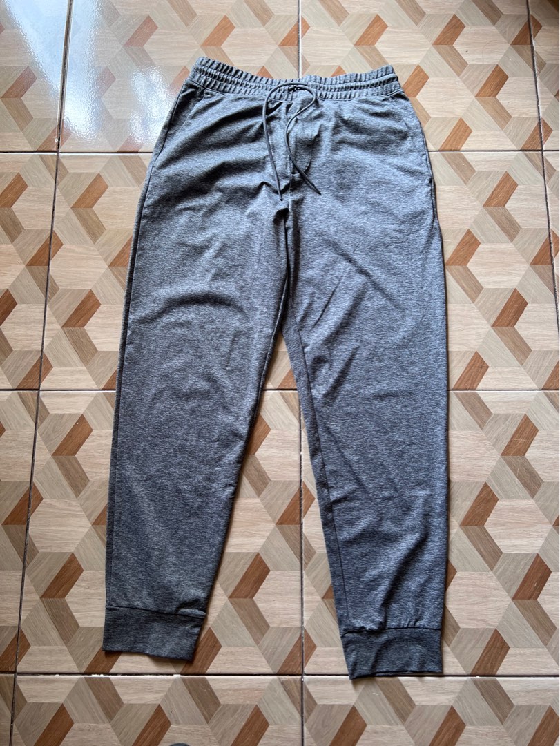 Uniqlo jogging pants in grey, Men's Fashion, Bottoms, Joggers on Carousell