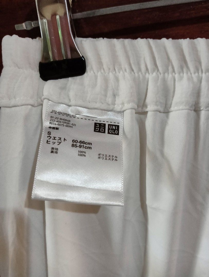 UNIQLO pleated midi skirt, Women's Fashion, Bottoms, Skirts on Carousell