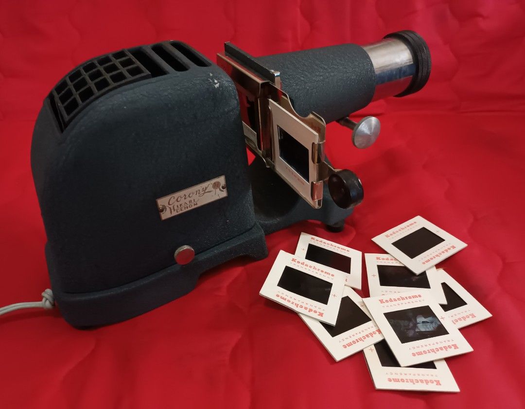 Vintage 35mm Slide Projector with Film Slides, Hobbies & Toys