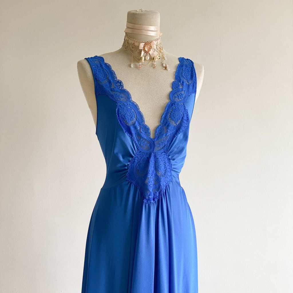 Vintage Olga long nightgown, Women's Fashion, New Undergarments ...