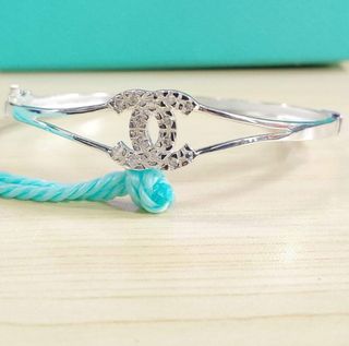 (Category: ) located in . Submitted by vellesboutiqueandmore (Listing ID 1213467914, Image 1). Description: .