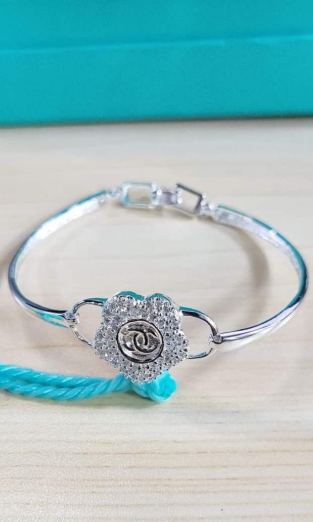 Women's bangles legit silver(BGL054 13M) (Category: Bracelets) located in Caloocan City. Submitted by vellesboutiqueandmore (Listing ID 1213468566, Image 1). Description: Italy 925 silver authentic silver authentic silver italy 925 limited perfect gift to your mhal freebox actual pic posted allow us 1to3days prepartion to your order no rush shipping me araw po kami ng shipping for more proof check this out https://www.facebook.com/lavella.irinco1