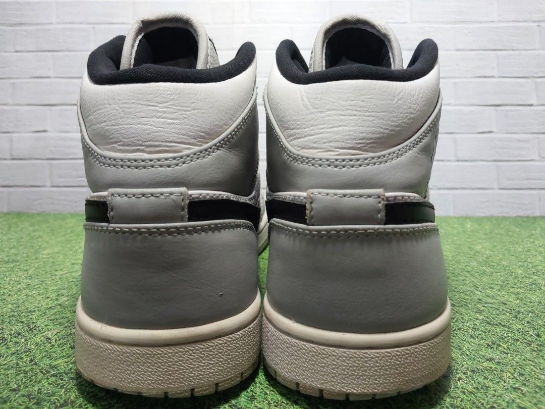 Nike Air Jordan 1, Fesyen Pria, Sepatu , Sneakers di Carousell