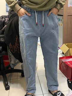 淺藍牛仔褲 春夏必備