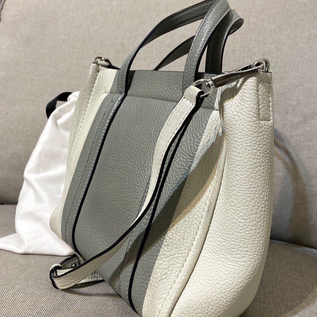 The tag hotsell tote 21