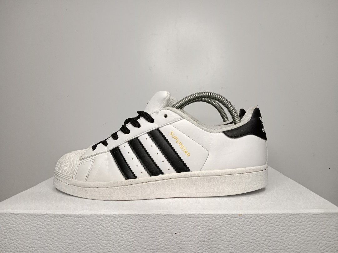 Adidas Superstar White/Black, Fesyen Pria, Sepatu , Sneakers di Carousell