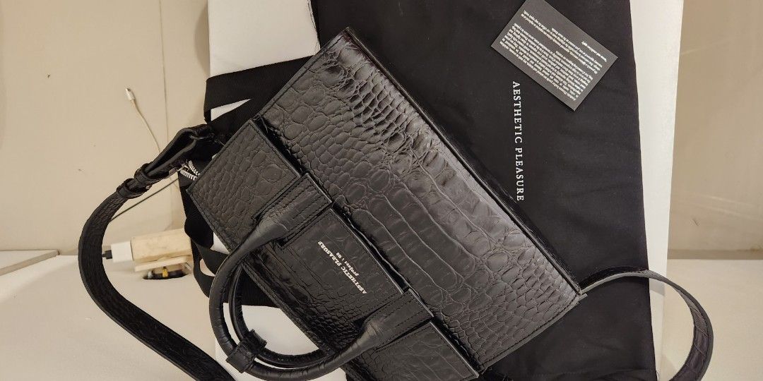 Aesthetic Pleasure, Fesyen Wanita, Tas & Dompet di Carousell