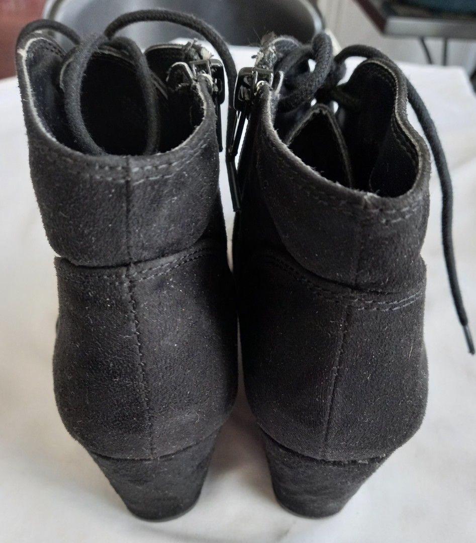 AMERICAN RAG Women s Black Ankle Suede Boots Size 6.5 Good