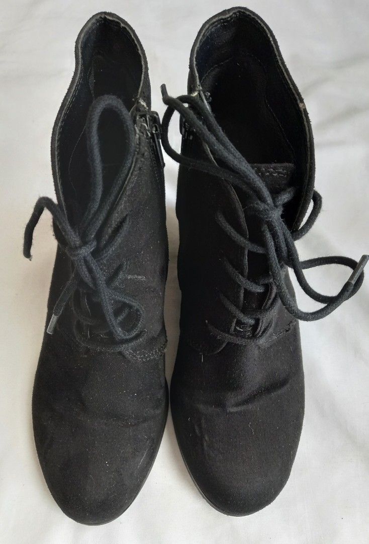 AMERICAN RAG Women s Black Ankle Suede Boots Size 6.5 Good