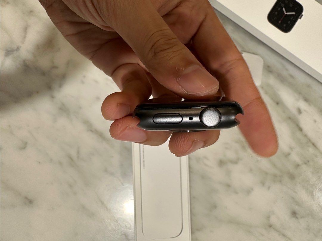 Apple Watch SE44mm Midnight Black (screen malfunction), Mobile Phones