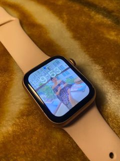 Apple watch SE 2nd gen 40MM gold