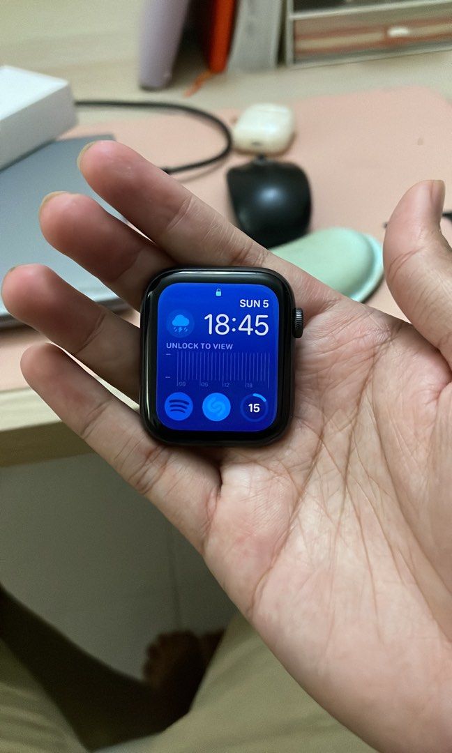 Apple Watch Series SE 44 MM, Men's Fashion, Watches & Accessories