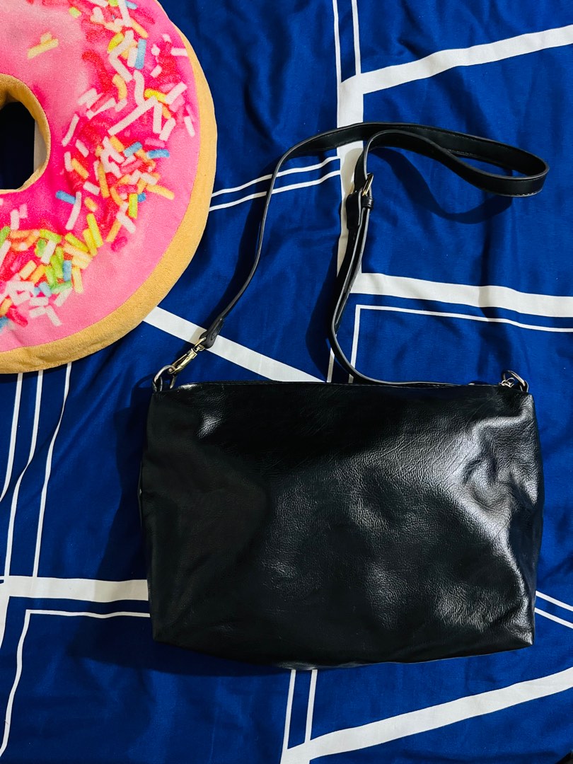 Black Sling Crossbody bag, Women's Fashion, Bags & Wallets, Crossbody