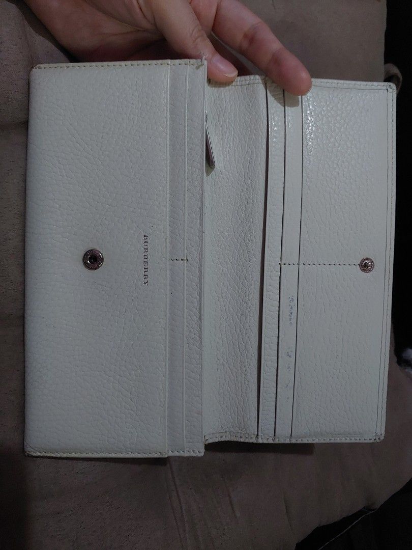Burberry Off White Long Wallet (Category: Luxury Bags & Wallets) located in Manila. Submitted by mylittlewardrobe88 (Listing ID 1213733178, Image 3). Description: rank AB bought from Japan burberry off White Long wallet signs of usage in the pictures shown.