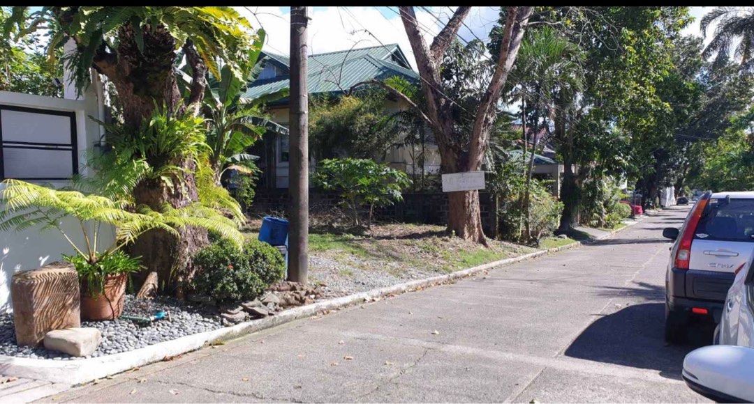 Capitol Golf Village inside Ayala Heights (Category: Lot) located in Taguig. Submitted by brokerhanstaneo_09178038728 (Listing ID 1213773509, Image 1). Description: West Orientation Vacant Lot inside Ayala Heights Capitol Golf Village 448 sqm at 175k per sqm.