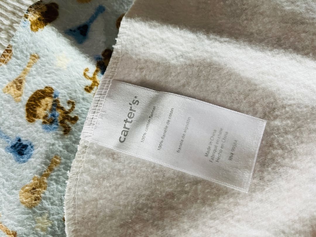 Carter’s cotton flannel quick dry bed liners 3pcs (Category: Changing Mats & Accessories) located in Quezon City. Submitted by muffet9 (Listing ID 1213652353, Image 2). Description: Authentic Carter’s Bought in the US Used for a few times only Bed liners •Carter's multi functional 3 pack waterproof pads can be used during diaper changes, feeding, travel, and playtime. Measures 12x13.5 for plenty of coverage and has an absorbent and soft flannel f