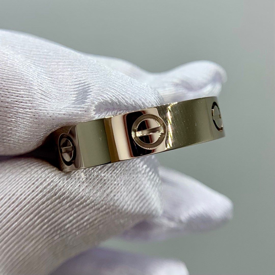 Cartier white gold ring top