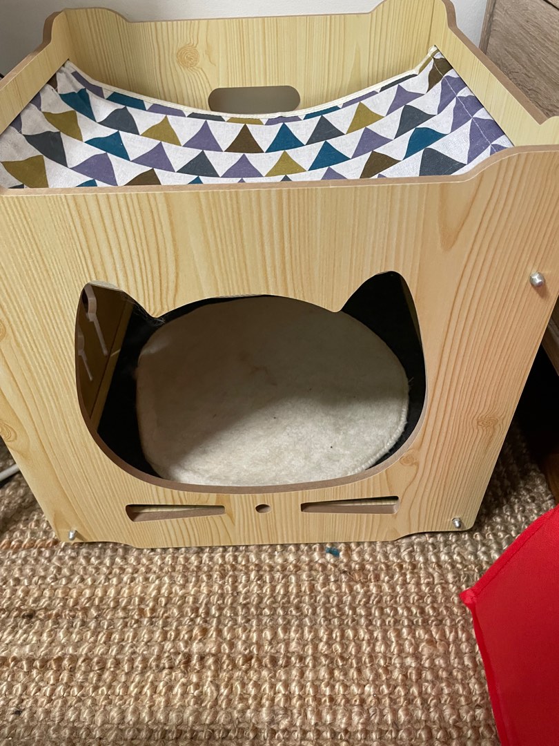 Cat house box, Pet Supplies, Homes & Other Pet Accessories on Carousell