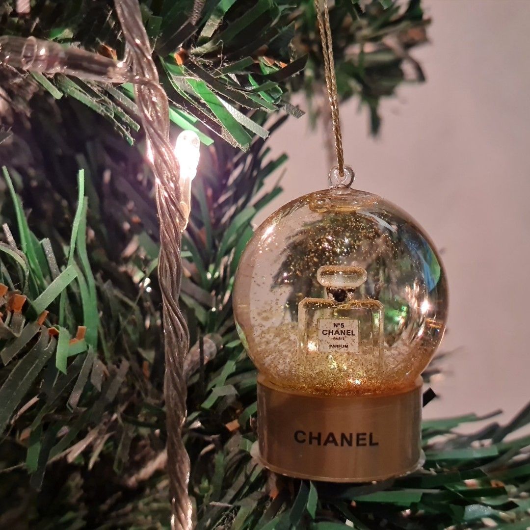 Chanel Beaute Christmas Mini Snow Globe Ornament, Luxury, Accessories on  Carousell