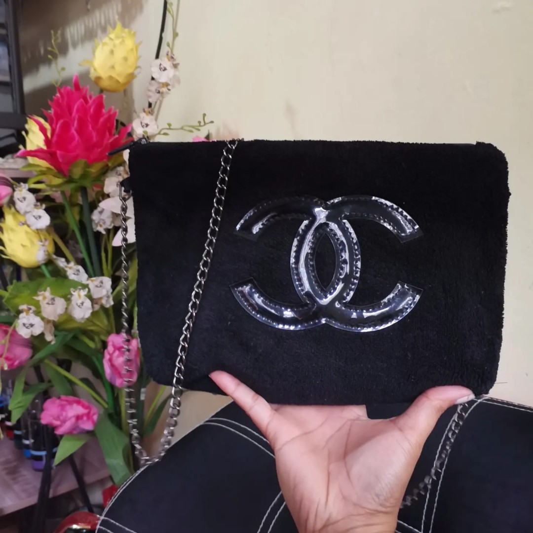 Authentic Chanel VIP gift cone bucket bag with 2 straps, Women's Fashion,  Bags & Wallets, Cross-body Bags on Carousell