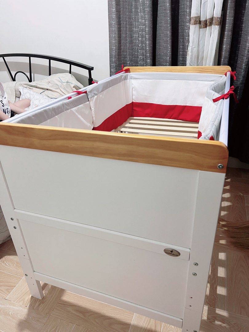 Cuddlebug fontana 2 in 1 convertible crib (Category: Cots & Cribs) located in Quezon City. Submitted by supermomsh (Listing ID 1213758218, Image 1). Description: 🤍For sale cuddlebug crib (A crib that converts into a toddler bed) (see photos) Material: Pine wood Non- toxic, lead-free paint 3 mattress adjustment heights (crib) Fits 28″x52″ mattress (mattress not included) Crib railings with teething guard Converts into a toddler bed. Conversion ki
