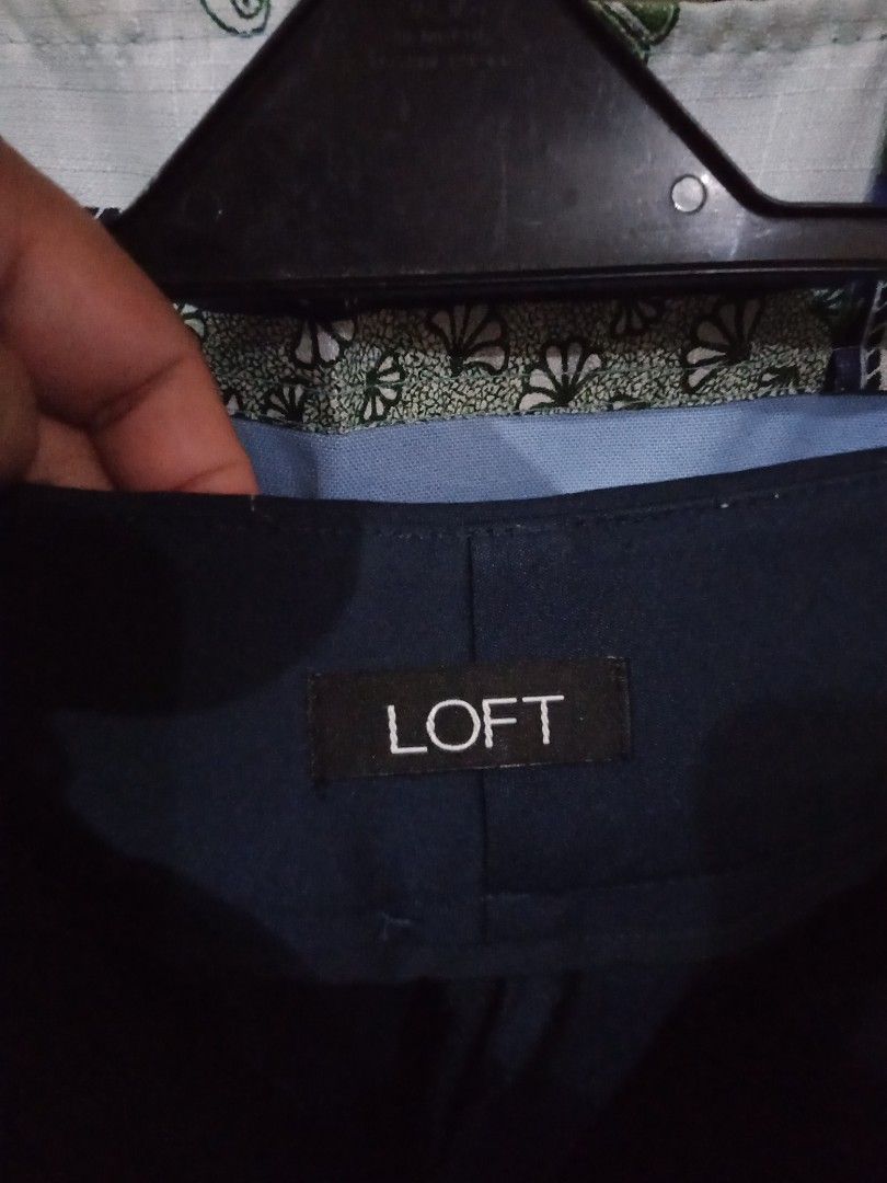 Dark Green Pants (Category: Jeans) located in Paranaque City. Submitted by _andreaaaa13 (Listing ID 1213765036, Image 2). Description: Dark Green Pants - In good condition - The button just needs to be repaired. - Stretchable.
