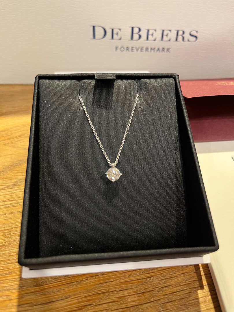 De beers hotsell diamond pendant