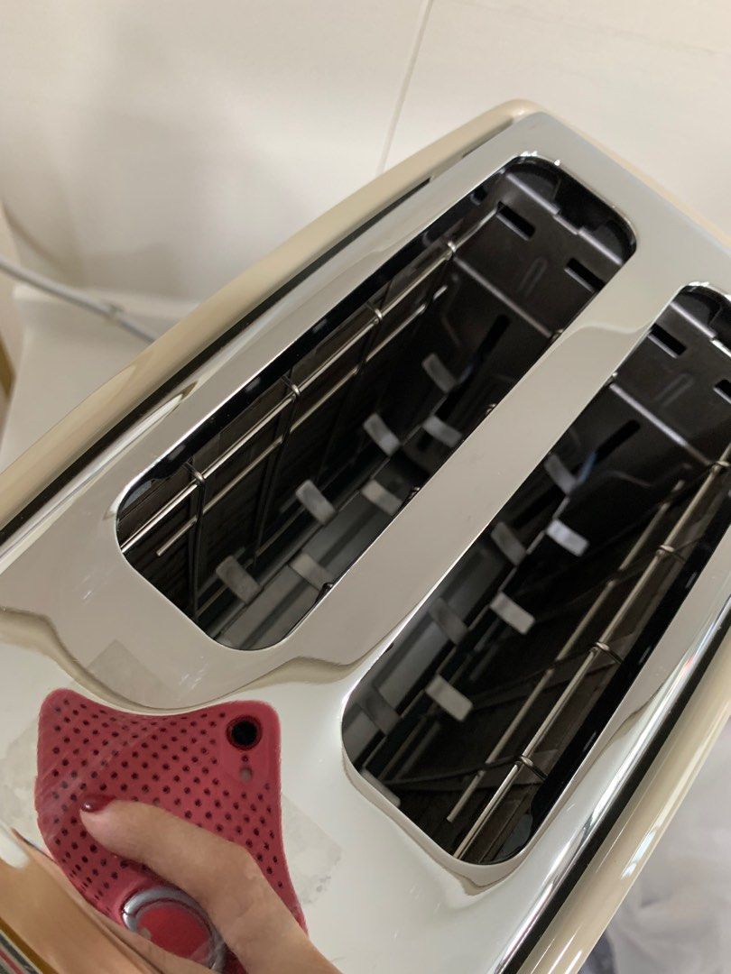 Delonghi 2 slice toaster, TV & Home Appliances, Kitchen Appliances