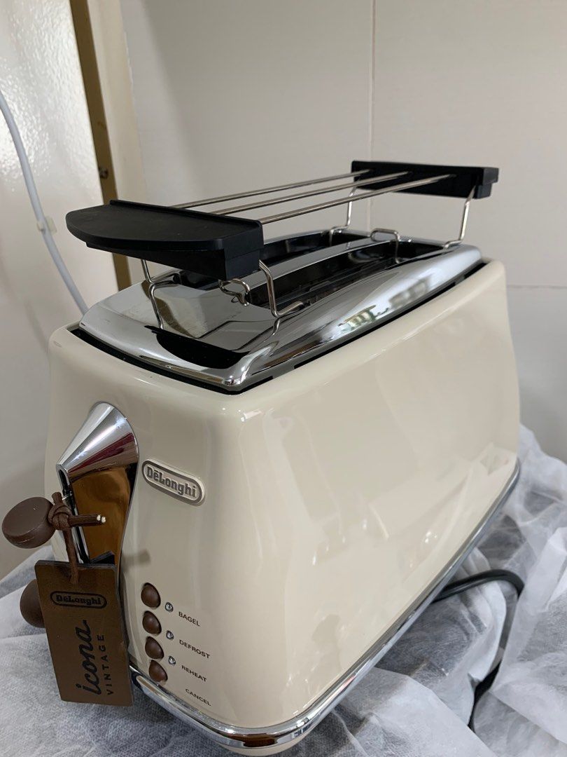 Delonghi 2 slice toaster, TV & Home Appliances, Kitchen Appliances