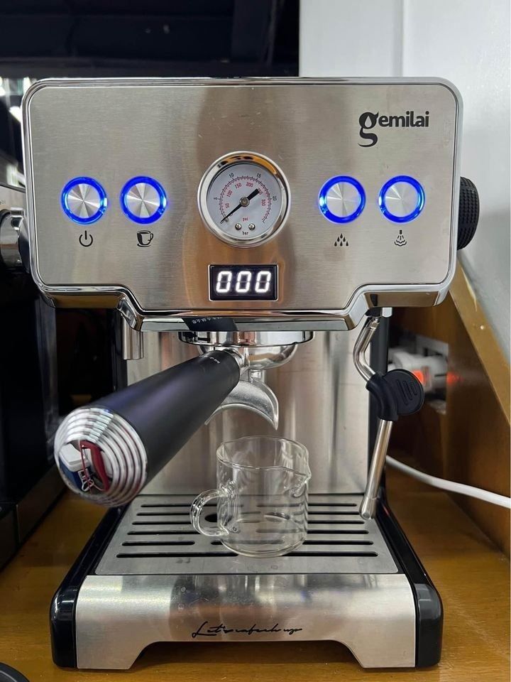 EPA-05 GEMILAI COFFEE MACHINE (SALE) (Category: Coffee Machines & Makers) located in Taguig. Submitted by mgracelim38484 (Listing ID 1213582118, Image 2). Description: NEW ARRIVAL STOCKS! 😍 FLASH SALE SALE ‼️ We have Discount if you will purchase 5-10pcs units. So What are you waiting for? GET YOURS NOW😍📢 SPECIFICATION: -CRM3605 semi-automatic household espresso machine,double boiler steam milk froth -Coffee machine type: semi-automatic -Coffe