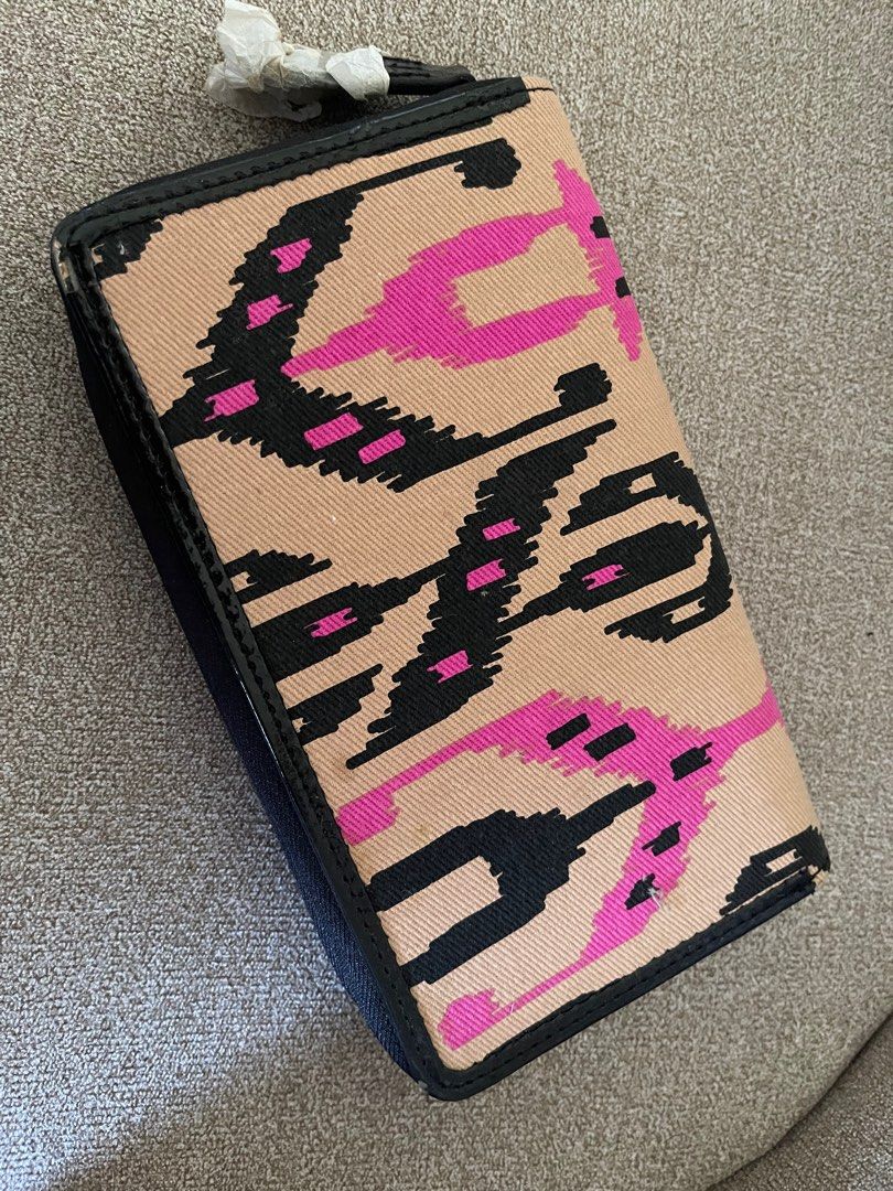 FILOFAX TEMPERLEY WALLET/organizer/planner (Category: Wallets & Card holders) located in Binan City. Submitted by chescasouza (Listing ID 1213608029, Image 1). Description: brand new but old stock so with some leather chipping that’s why I’m selling it low..