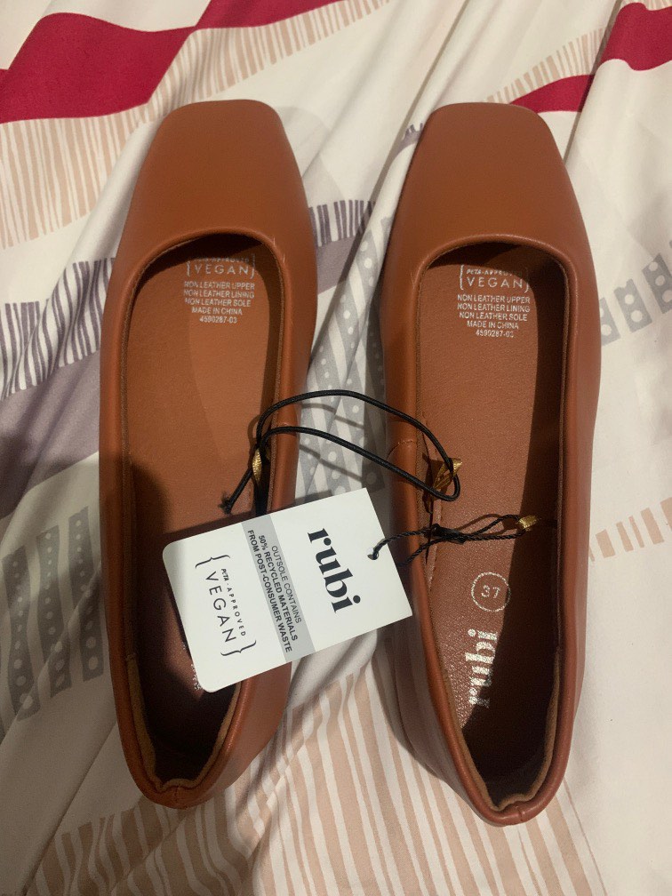 flat shoes rubi baru, Women's Fashion, Women's Shoes on Carousell