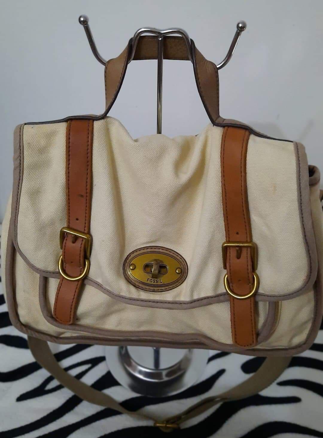 fossil messenger bag, Women's Fashion, Bags & Wallets, Crossbody Bags