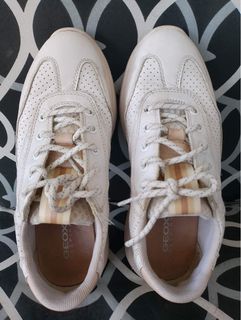 (Category: ) located in . Submitted by iyaa21 (Listing ID 1213709986, Image 1). Description: .