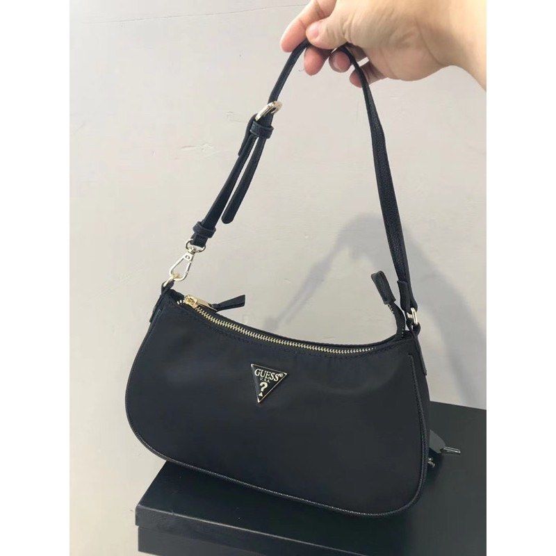 Guess Paris Shoulderbag, Fashion, Wanita di Carousell