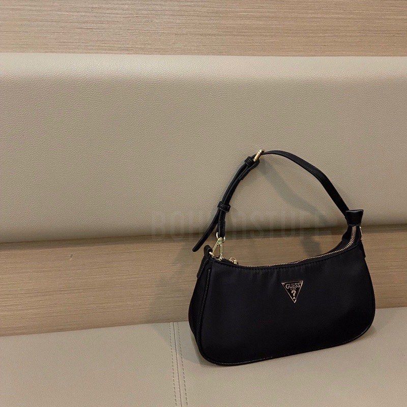 Guess Paris Shoulderbag, Fashion, Wanita di Carousell