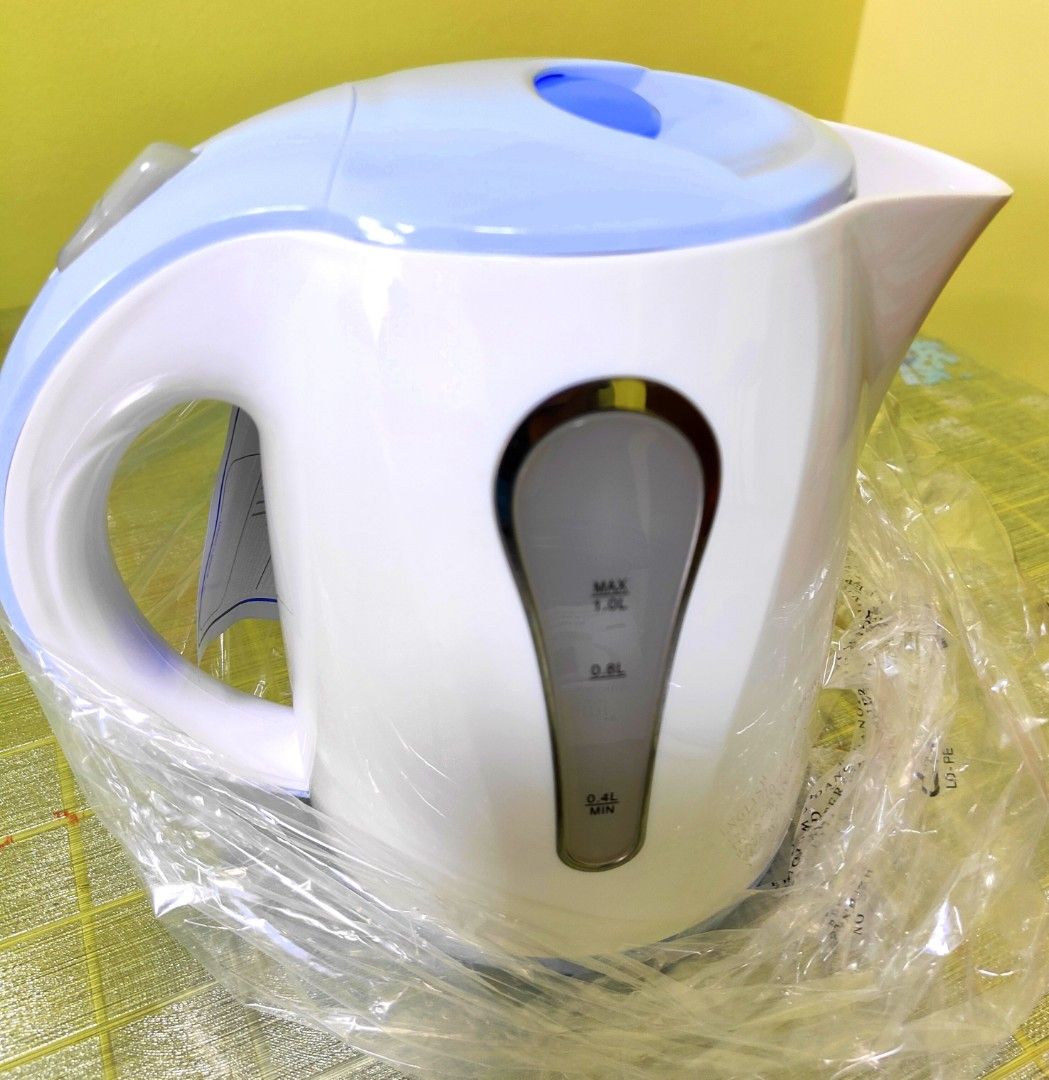 Unused open no box- RED Plastic Dash Easy Electric Kettle Water Kettle 1.7L