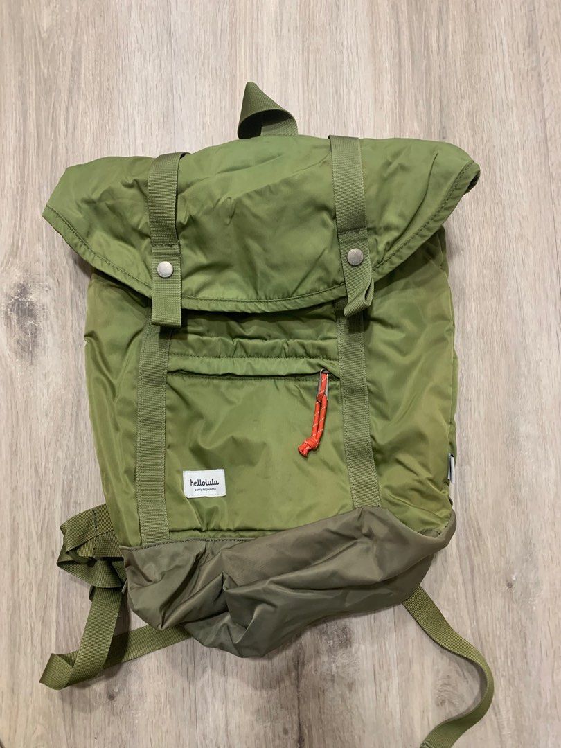 Hellolulu Backpack （分類：背包）位於 Hong Kong。 由 lkc222 提交（商品編號 1213677885，圖片 1）。簡介： 有正常使用痕跡 內部少許污漬(見圖三) 面交只限鑽石山站 可順豐到付(減$30)。