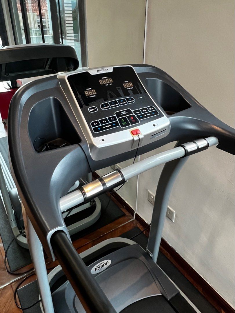 Johnson fitness tempo t82 discount treadmill