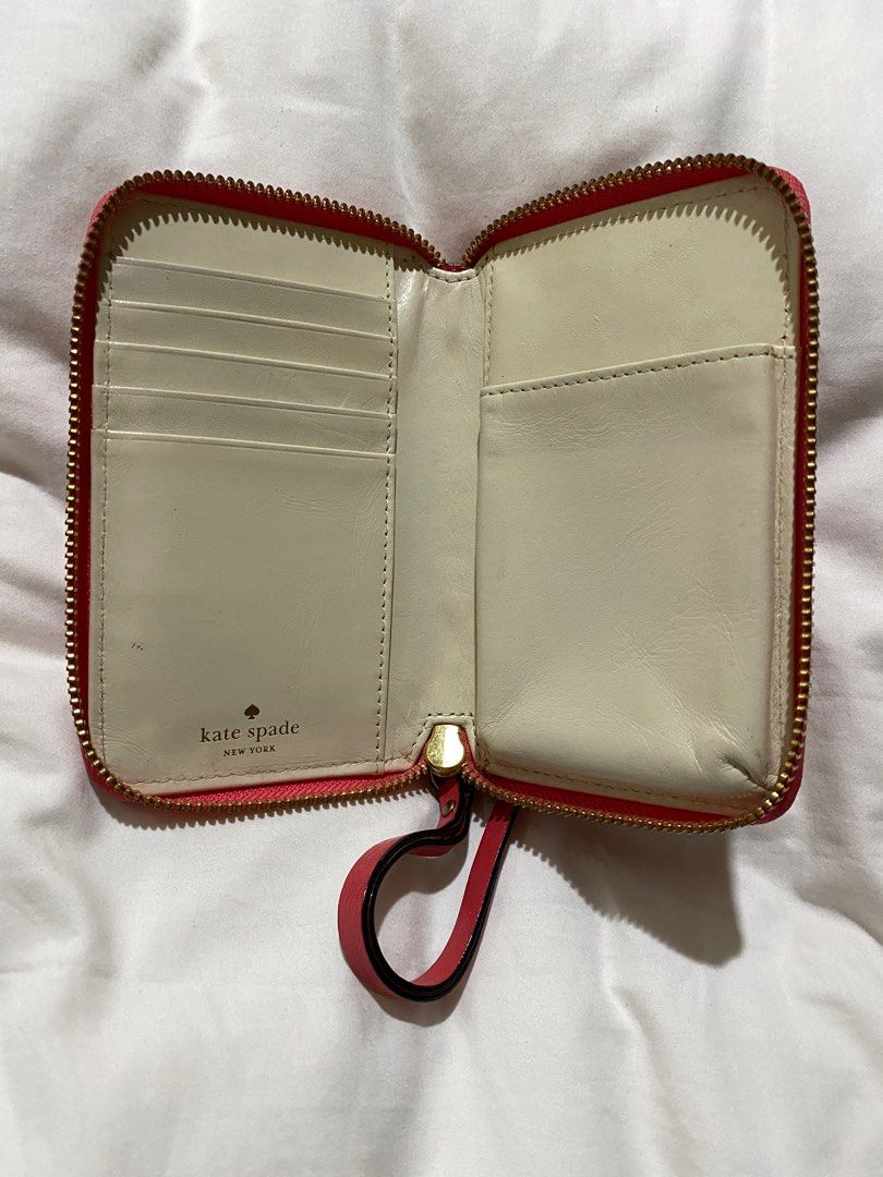 kate spade beacon court louie strawberry wallet, Women's Fashion, Bags &  Wallets, Wallets & Card Holders on Carousell
