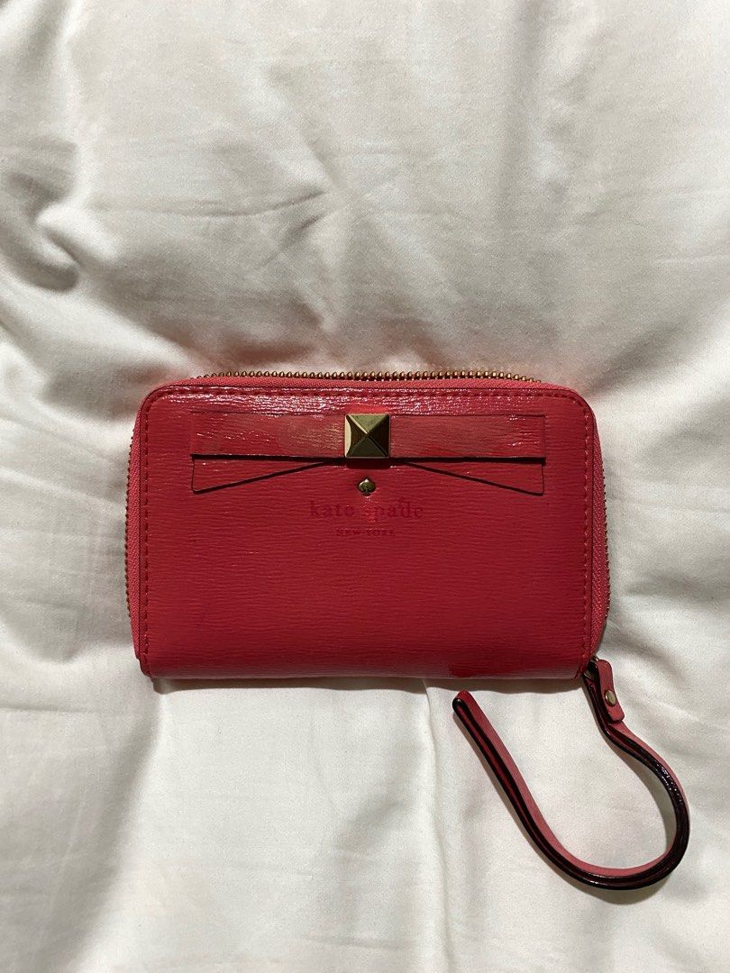 kate spade beacon court louie strawberry wallet, Women's Fashion, Bags &  Wallets, Wallets & Card Holders on Carousell