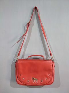 La palette sling bag