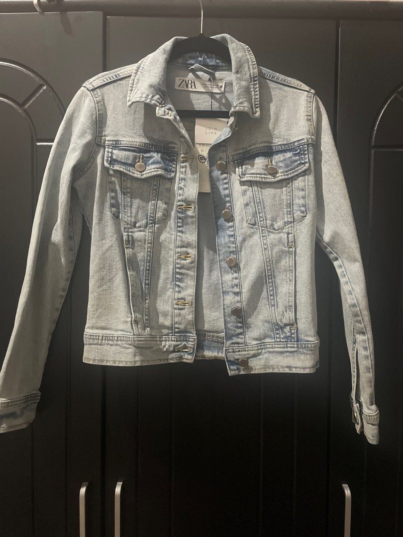 Light Washed Denim Jacket, Women's Fashion, Coats, Jackets and Outerwear on Carousell