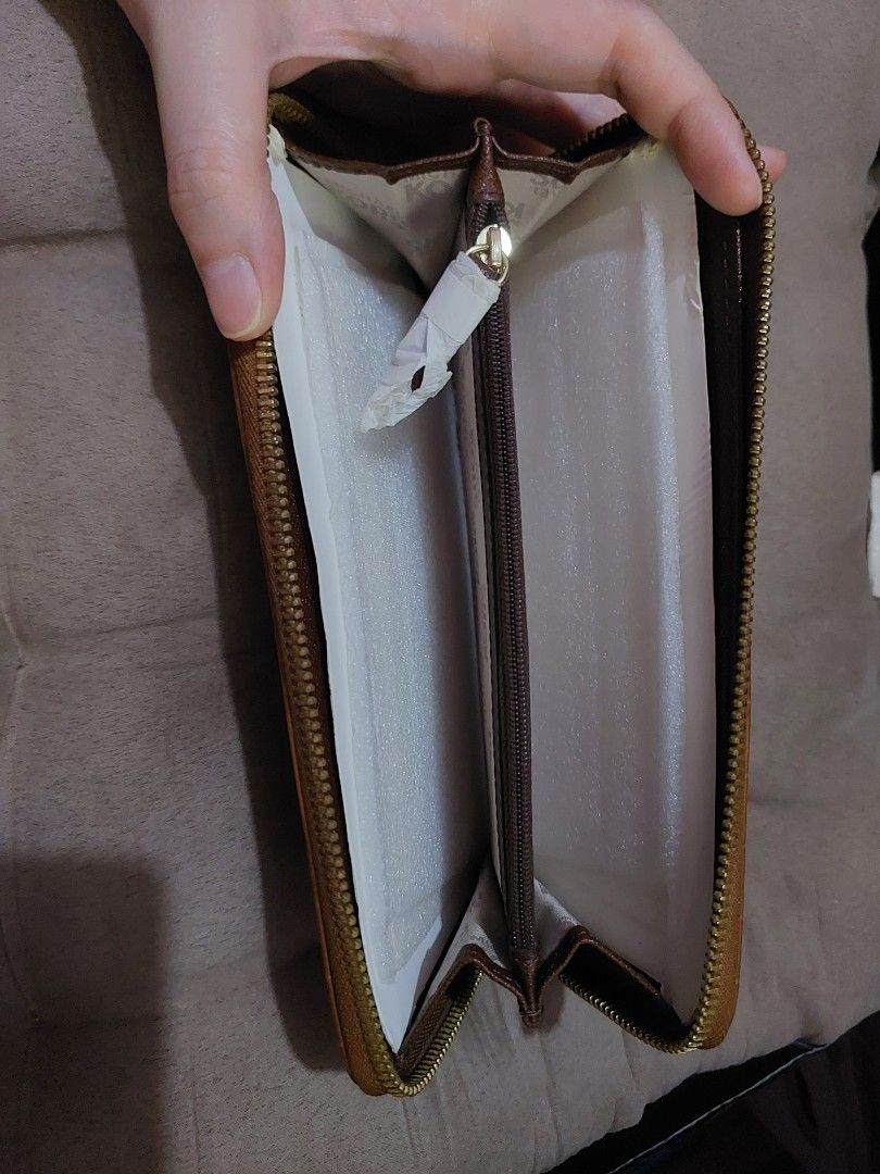 Michael Kors Croc Long Wallet (Category: Luxury Bags & Wallets) located in Manila. Submitted by mylittlewardrobe88 (Listing ID 1213732887, Image 3). Description: Brand New never been used Michael Kors Croc Long Wallet brown.