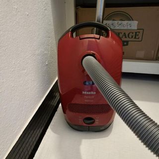 Miele vacuum cleaner – Classic C1