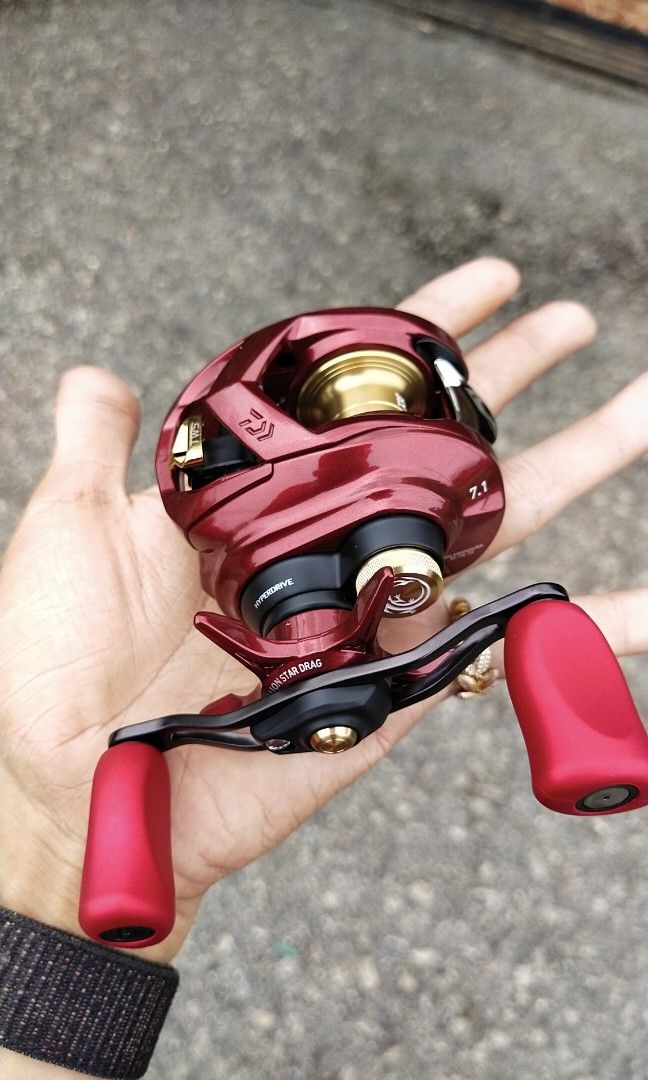 New model Daiwa Salamandura 70hl with ori daiwa drag clicker, Sports