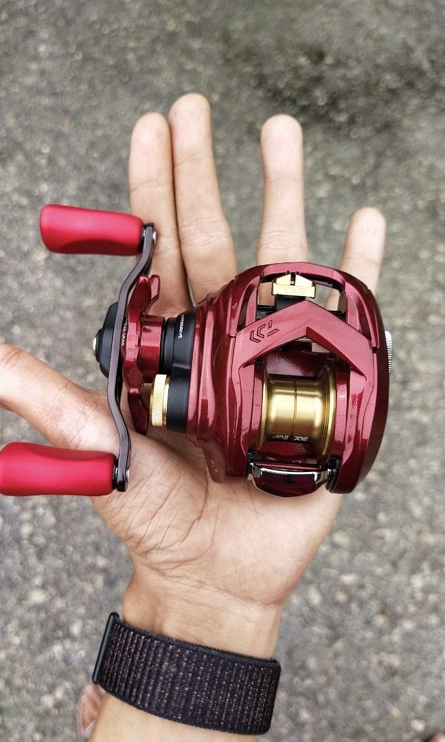 New model Daiwa Salamandura 70hl with ori daiwa drag clicker, Sports