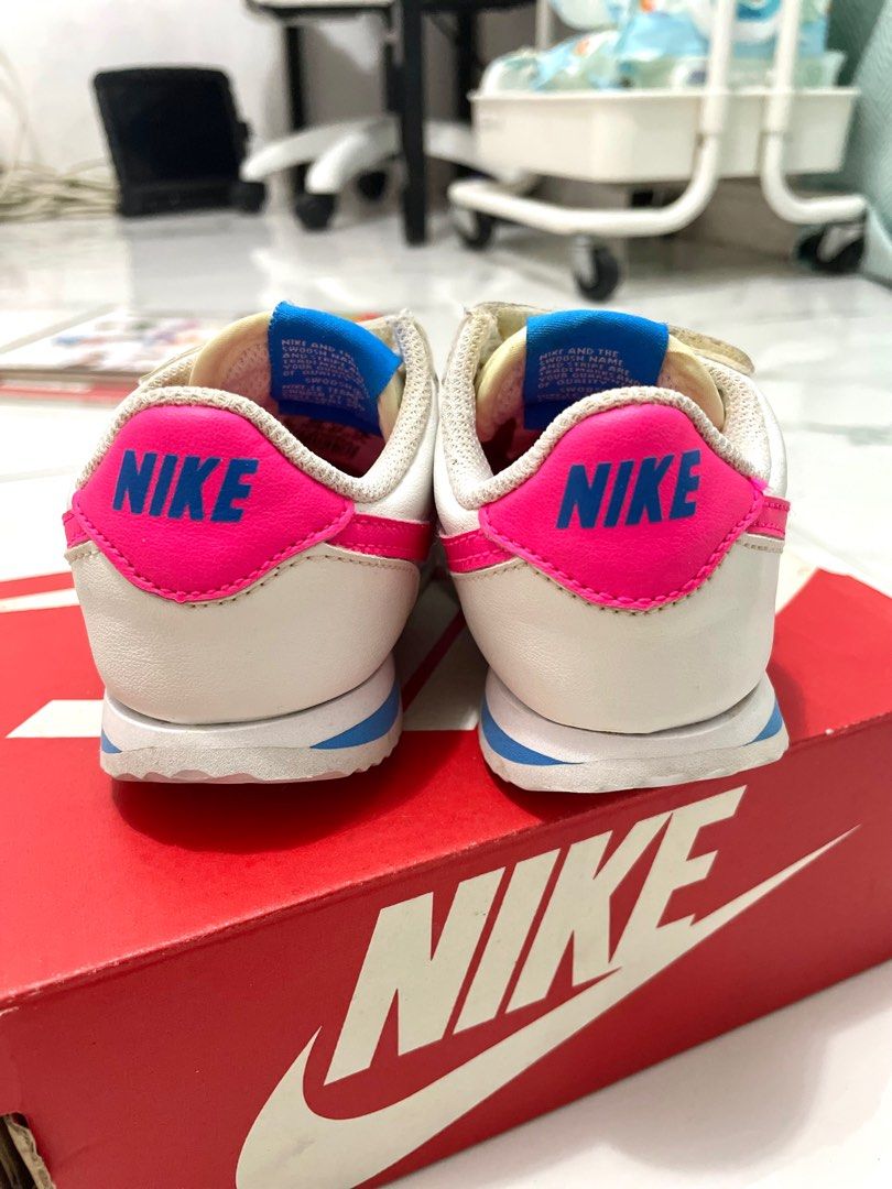 Nike cortez 2025 pink swoosh