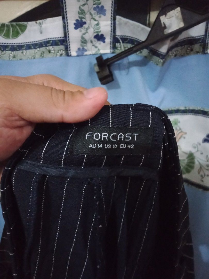 Office wear Bottoms (Category: Other Bottoms) located in Paranaque City. Submitted by _andreaaaa13 (Listing ID 1213767247, Image 2). Description: Office wear Bottoms - Im good condition - Not stretchable Size frame: Medium to Large.